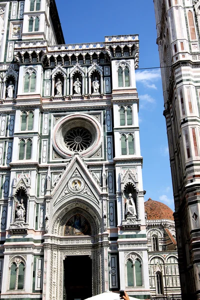 Vista da catedral SANTA MARIA DEL FIORE em Florença — Fotografia de Stock