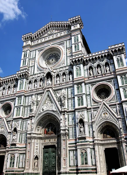 Vista da catedral SANTA MARIA DEL FIORE em Florença — Fotografia de Stock