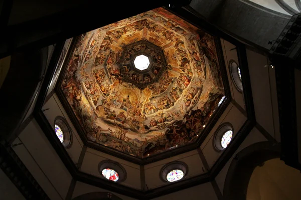 O teto do Duomo em Florença, Itália. Apresentando numerosos — Fotografia de Stock