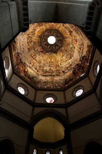Het plafond van de duomo in florence, Italië. Featuring talrijke — Stockfoto