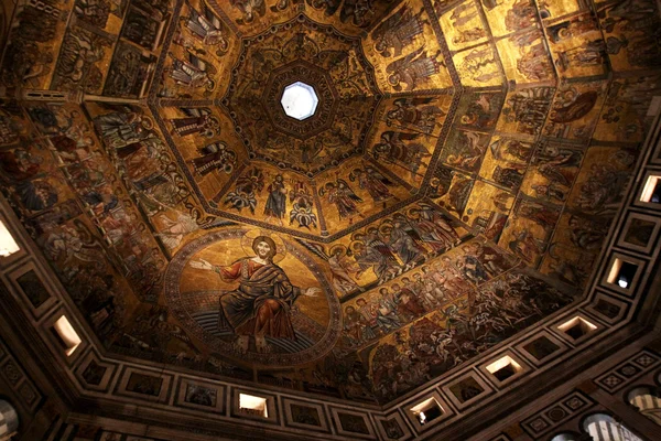 Floransa Santa Maria dei Fiore vaftizhane olarak altın Mozaik