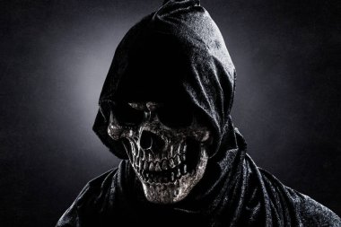 Karanlıktaki ölüm meleği