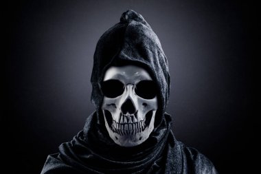 Karanlıktaki ölüm meleği