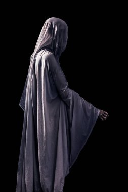 Siyah arka planda izole edilmiş korkunç hayalet.