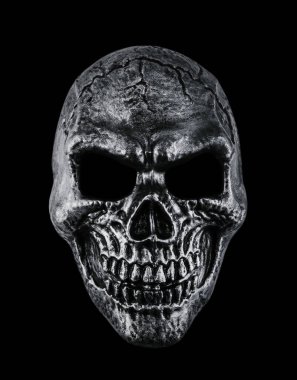 Kırpma yolu ile siyah arkaplanda izole edilmiş insan kafatası