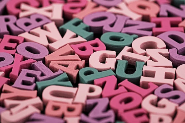 Pilha Coloridas Letras Madeira Pintadas Tipografia Composição Fundo — Fotografia de Stock