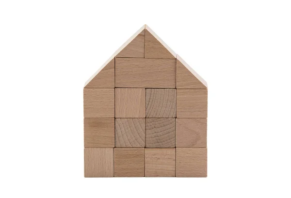 クリッピングパスを持つ白い背景に隔離された木造ブロックハウス — ストック写真