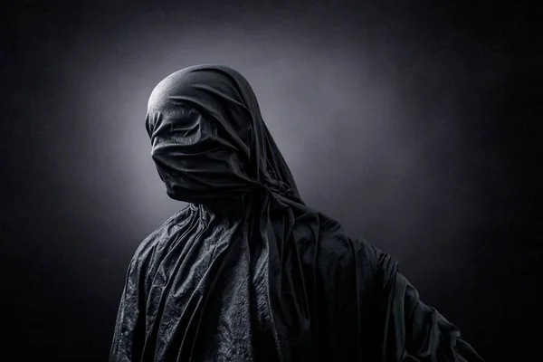 Моторошна Фігура Тлі Темної Туманності — стокове фото