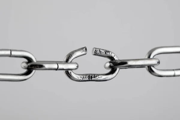 Broken Silver Metal Chain Concept Freedom — Stock Photo, Image