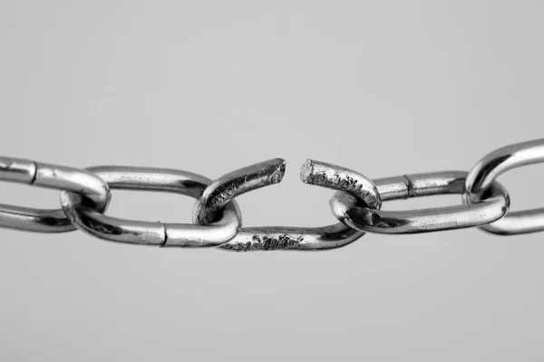 Broken Silver Metal Chain Concept Freedom — Stock Photo, Image