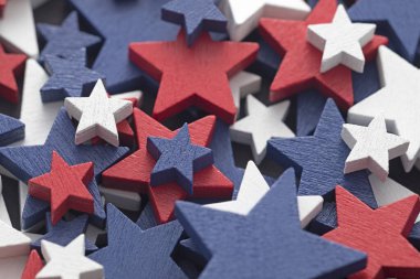 Amerikan bayrağının renginde yıldızlar. 4 Temmuz, ABD Başkanları Günü, Bağımsızlık Günü, ABD seçim kavramı.