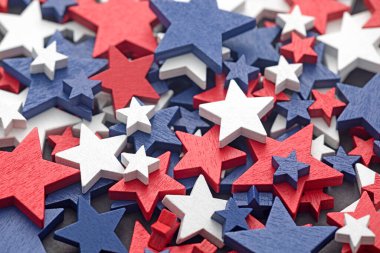 Amerikan bayrağının renginde yıldızlar. 4 Temmuz, ABD Başkanları Günü, Bağımsızlık Günü, ABD seçim kavramı.