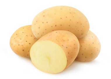 Beyaz arka planda izole edilmiş çiğ patates yığını.