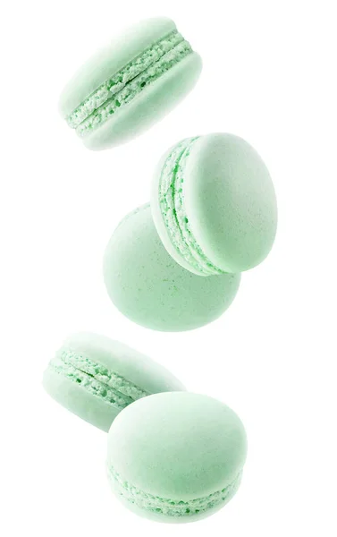 隔離された緑のマカロン 白を基調とした5つのミントやピスタチオのマカロン — ストック写真