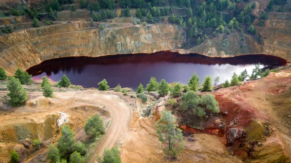 미세로 키프로스 황화마그네슘이 도에서 나오는 물질때문에 자연스럽게 색조를 되었다 — 스톡 사진