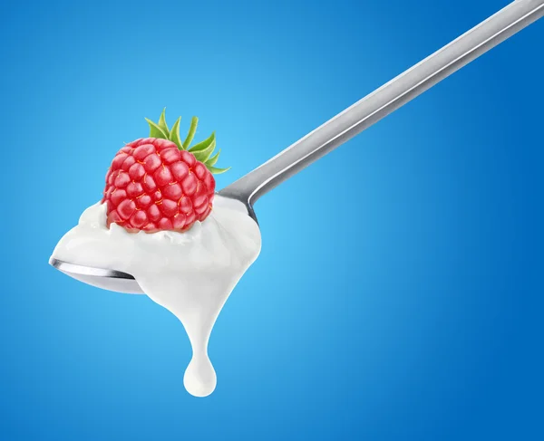 Kaşığı ahududu yoğurt — Stok fotoğraf