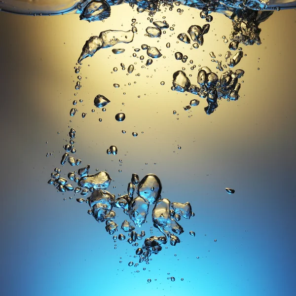 Bubbels in het water — Stockfoto