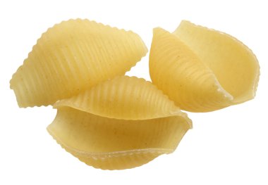 beyaz zemin üzerinde makarna