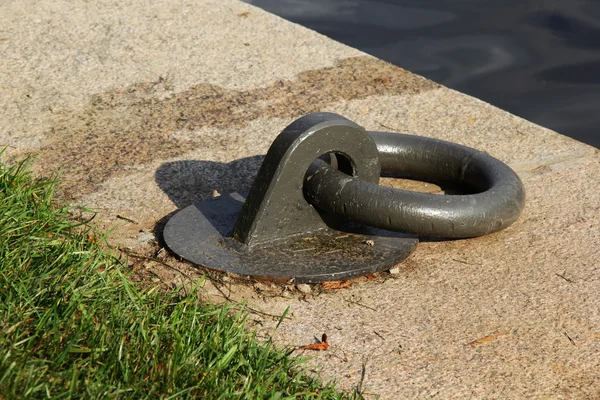 Befestigung für eine Schiffsverbindung — Stockfoto