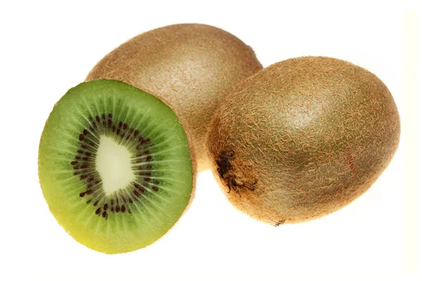 Los frutos maduros del kiwi sobre el fondo blanco — Foto de Stock