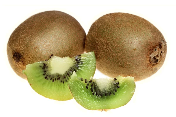 Rijpe vruchten voor een kiwi op een witte achtergrond — Stockfoto