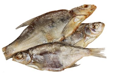 Kurutulmuş balık beyaz bir arka plan üzerinde ram