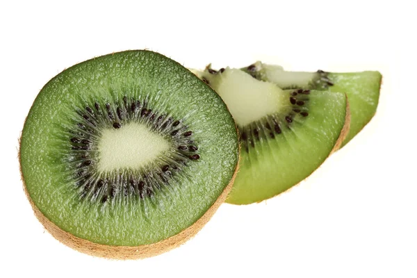 Los frutos maduros del kiwi sobre el fondo blanco —  Fotos de Stock