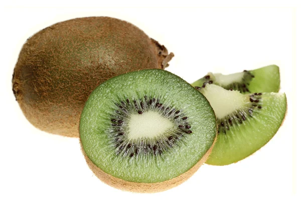 Los frutos maduros del kiwi sobre el fondo blanco —  Fotos de Stock