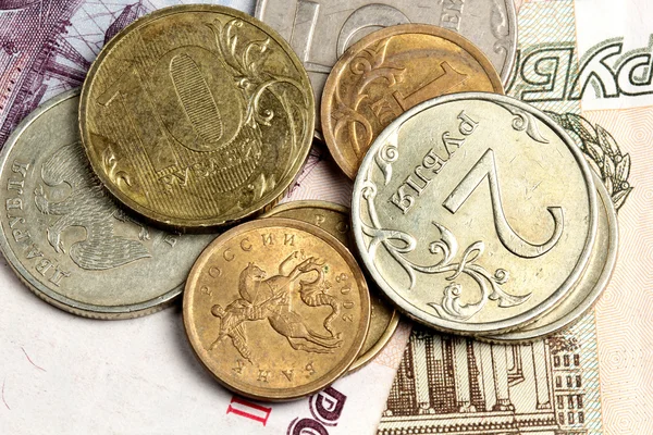 白い背景の上のロシアのお金 — ストック写真