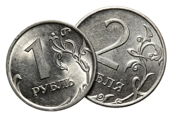 Beyaz bir arka plan üzerinde iki ruble sikke — Stok fotoğraf