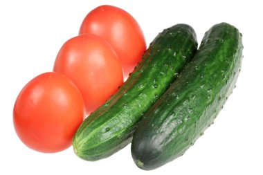 salatalık ve domates beyaz zemin üzerine