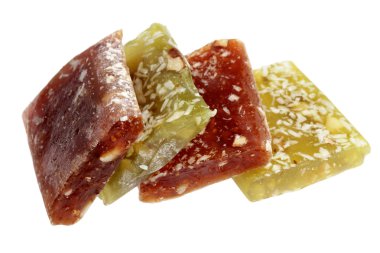 Beyaz bir arka plan üzerinde meyve şeker tabağı