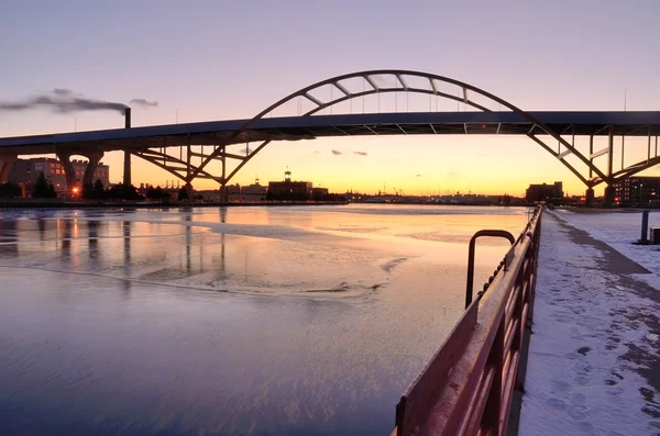 Міст після заходу сонця — стокове фото