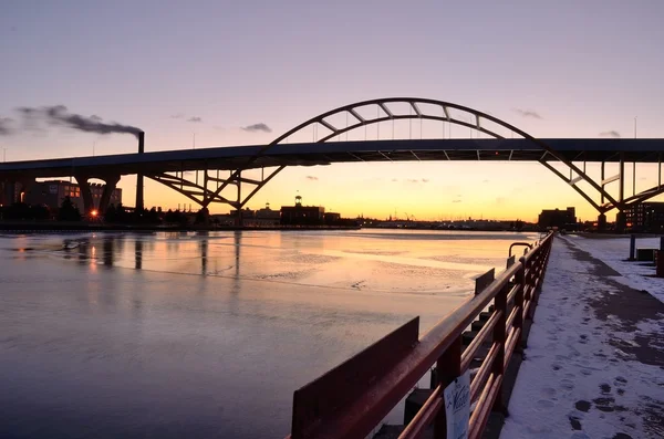 Міст після заходу сонця — стокове фото