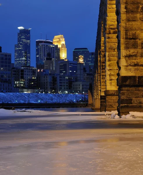 Ponte dell'arco di pietra a Minneapolis — Foto Stock