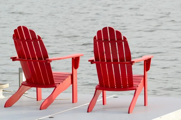 Два красных кресла Адирондак Стоковая Картинка