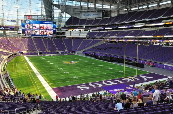 Интерьер Миннесоты Викинги US Bank Stadium в Миннеаполисе — стоковое фото