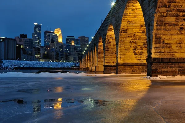 Kamenný obloukový most v Minneapolis — Stock fotografie