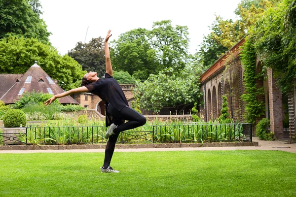 açık havada bir caz dansçı