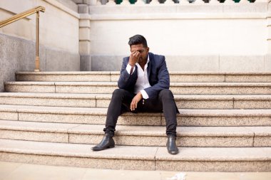 İş adamı bir baş ağrısı ile