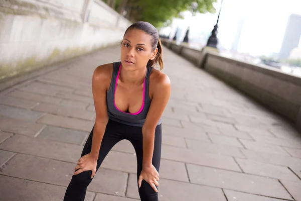 Fitness woman exercising in london — Stock Photo, Image