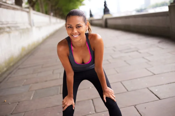 Fitness-Frau trainiert in London — Stockfoto