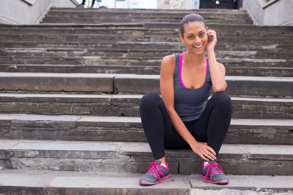 Fitness-Frau trainiert in London — Stockfoto