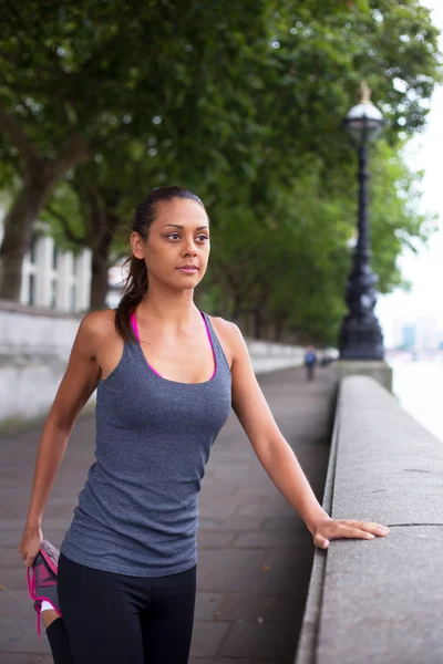 Fitness mulher exercitar-se em Londres — Fotografia de Stock