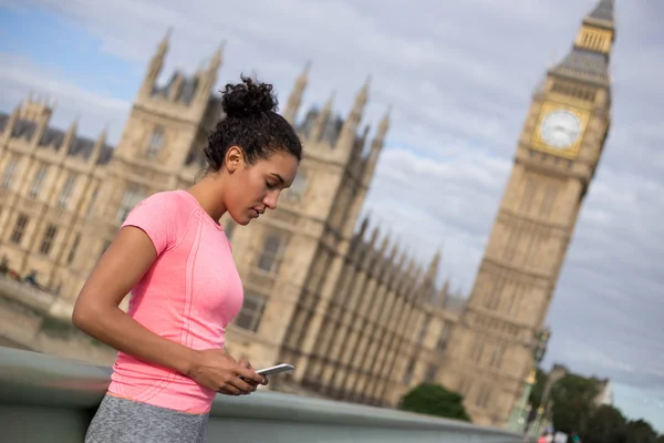 Genç bir kadın fitness onun günün tadını — Stok fotoğraf