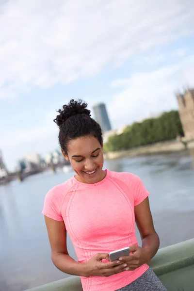 Una joven disfrutando de su día de fitness — Foto de Stock