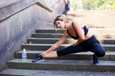 egzersiz dışarı genç kadın