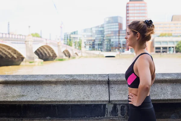 Junge Frau beim Sport — Stockfoto