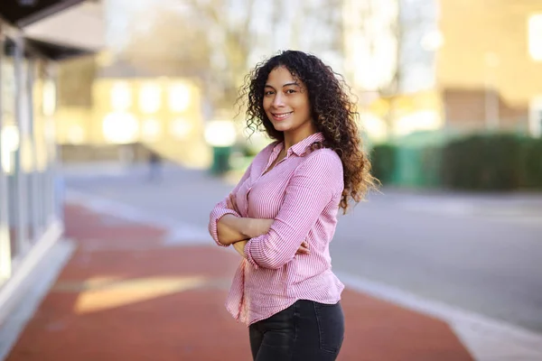 Portret Van Een Jonge Vrouw Straat — Stockfoto