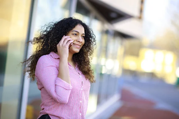 Jonge Vrouw Praten Telefoon Straat Stockfoto